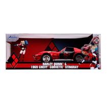 Harley Quinn 1969 Chevy Corvette Stingray és fém figura 1:24