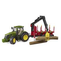 Bruder John Deere 7R 350 erdészeti traktor pótkocsival és farönkökkel (03154) 1:16