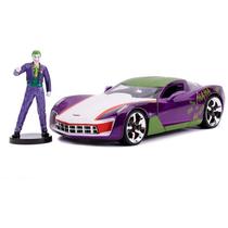 The Joker 2009 Chevy Corvette Stingray fém autó Joker figurával 1:24 The Joker 2009 Chevy Corvette Stingray fém autó Joker figurával 1:24